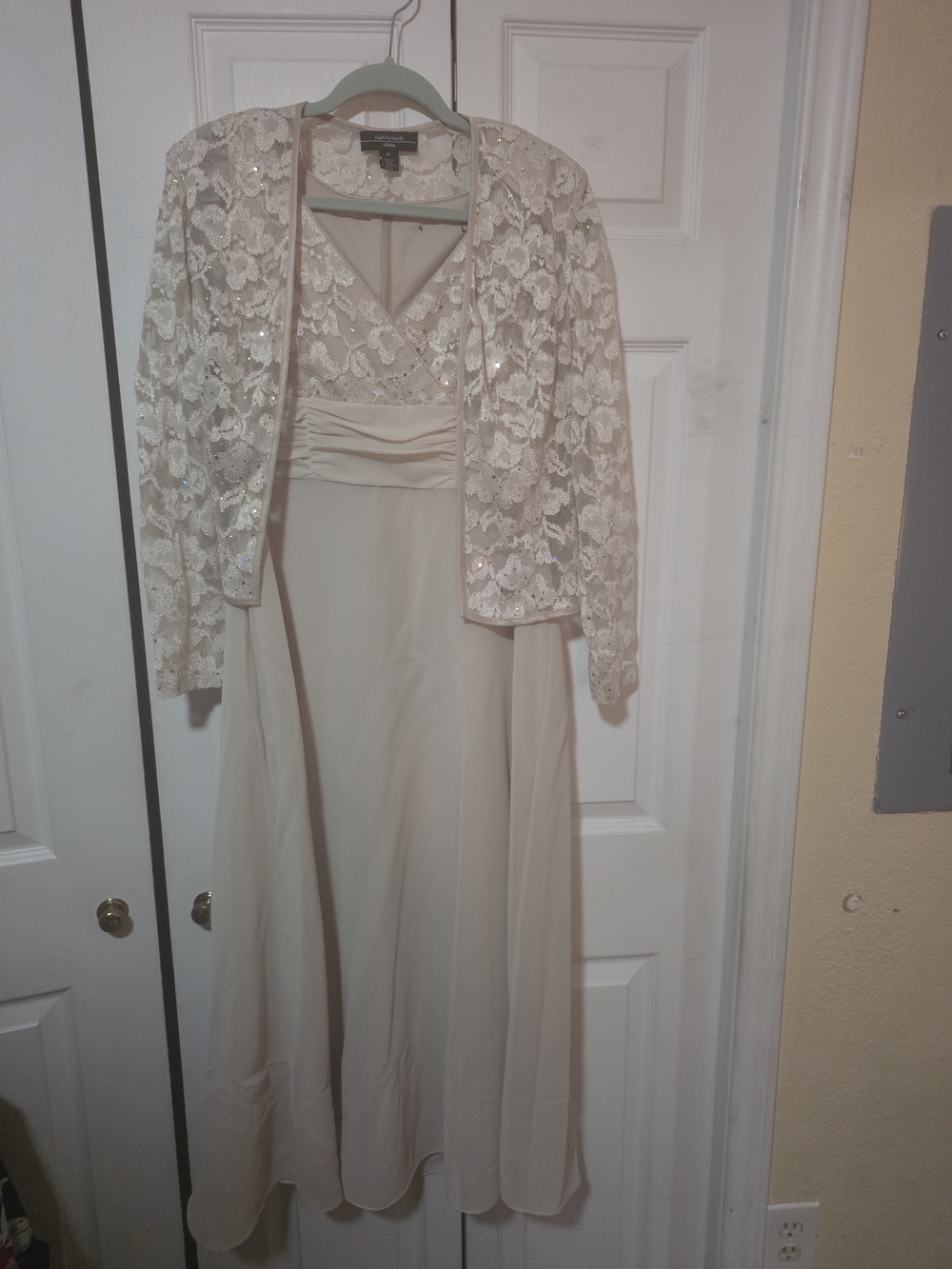 Elegant Cream Lace Overlay Women's Dress